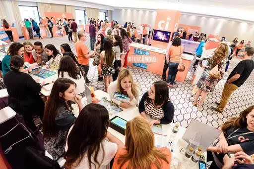 Durante o evento, representantes de mais de 30 instituições de ensino internacionais estarão disponíveis para tirar as dúvidas de pais e filhos sobre como é estudar em países como os EUA, Canadá, Inglaterra, entre outros (Foto: divulgação)