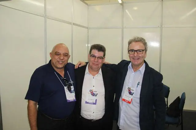 João Francisco e Luciano von em visita ao estande do DIÁRIO. foram recepcionados por Paulo Atzingen