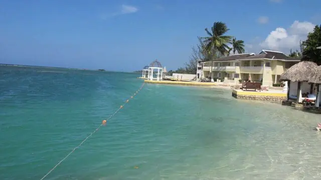 A infraestrutura da ilha é surpreendente, com excelentes resorts, como este, o Jamaica Sandals Royal