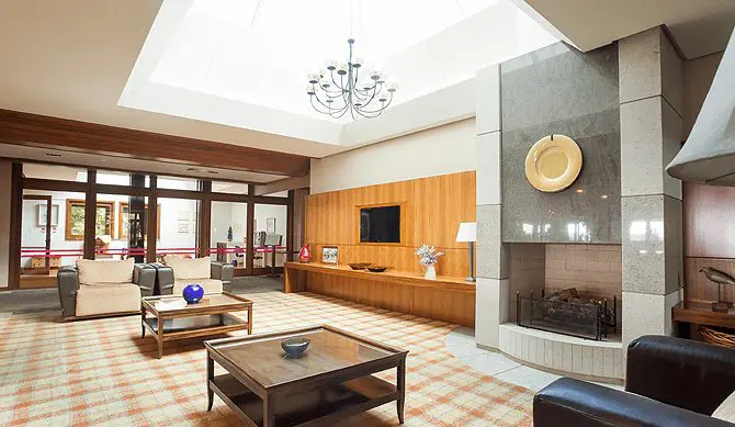 Com uma estrutura completa o Serra Alta Hotel possui amplos e modernos ambientes de estar, lazer e trabalho (Foto: divulgação)
