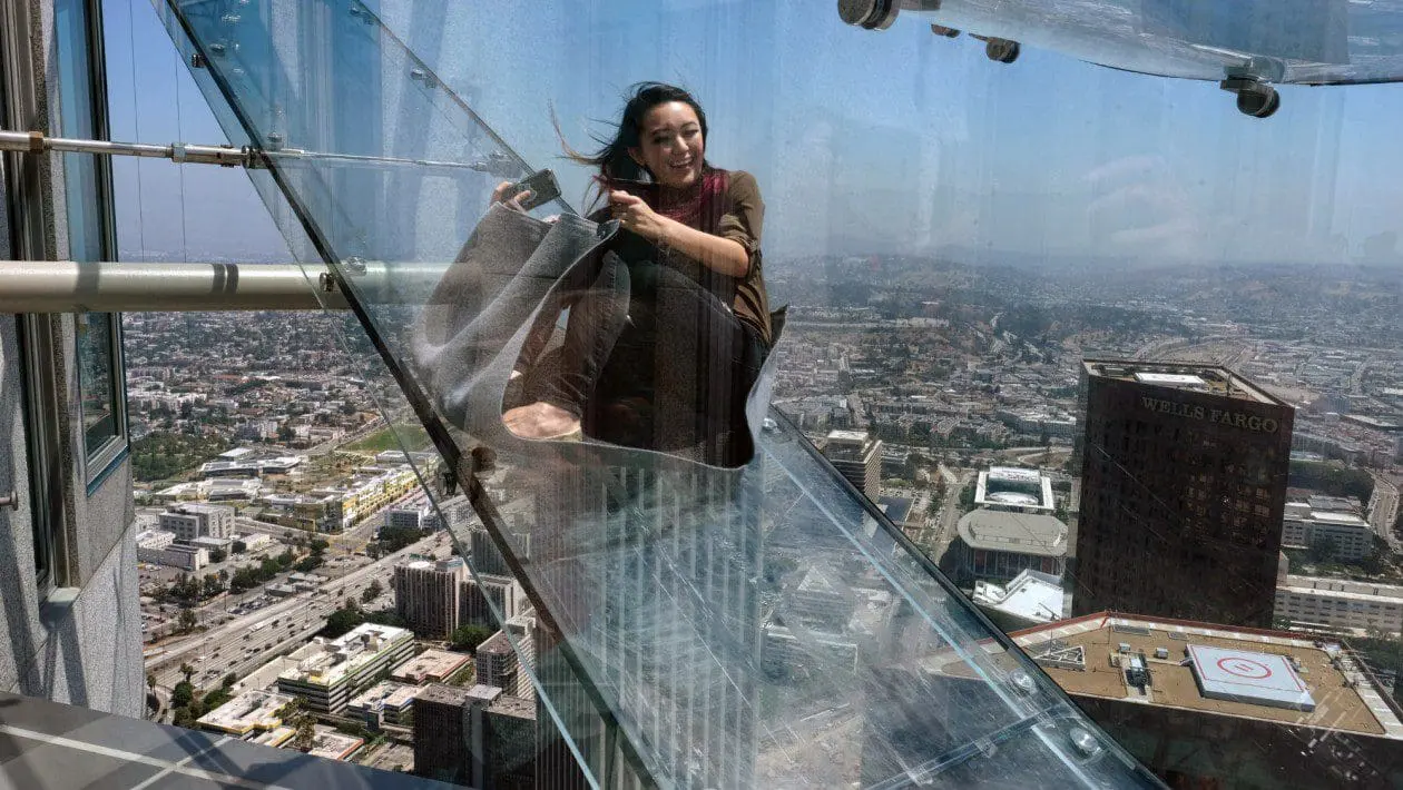 Detalhe da Skyslide (Foto: Richard Vogel/AP)