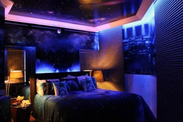 teto-paredes-e-ate-a-roupa-de-cama-remetem-a-star-trek-na-suite-do-hotel-de-sao-paulo-1374623187507_750x500