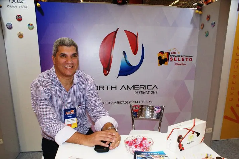 Luis Borges, representante de vendas da North America Destinations, que expõe suas novidades no Feirão de Viagens Flytour, no Mendes Convention Center