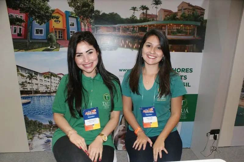 A rede Tauá está representada por Renata de Lucca, sua gerente de vendas, e Paula Pavão, gerente de contas