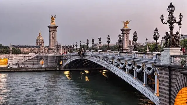 Entre as mulheres, o país preferido para a viagem com o namorado foi a França (21,2%) - (Foto: arquivo DT)