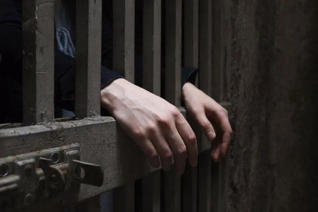Penitenciárias e Escolas
