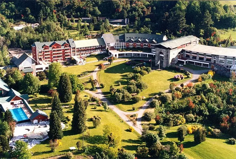 Termas Puyehye é exclusivo, para viajantes seletos que buscam associar descanso com natureza exuberante (Foto: Turismo Chile)