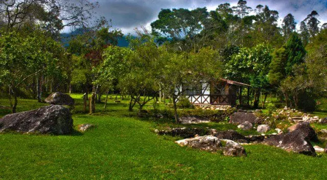 Fazenda Nova Gokula oferece pontos atrativos naturais em que se destacam o Rio Yamuna, que corta a fazenda; admiráveis jardins e vista para montanhas e florestas (Foto: Divulgação)