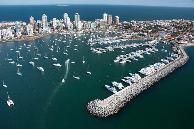 Balneário se destaca por suas paisagens e serviços, além de uma grande marina. (Foto: divulgação)