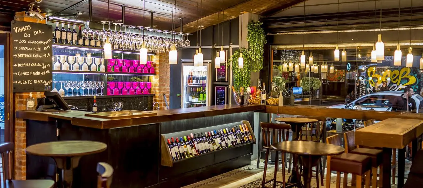 Interior do Vindega 41, novo Wine Bar de Curitiba (Foto:divulgação)