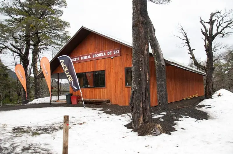 O centro é bem estruturado com equipamentos tanto para esqui quanto para snowboard