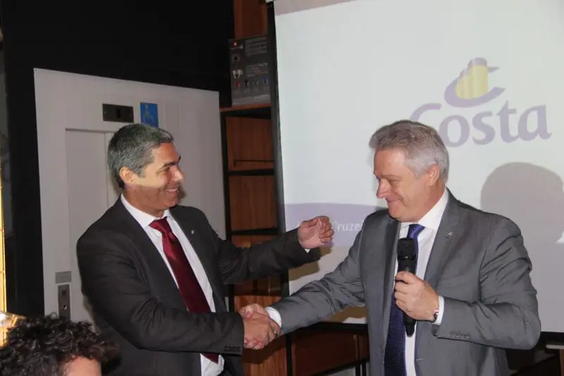 Renê foi homenageado ao final pelos seus 23 anos dedicados à companhia