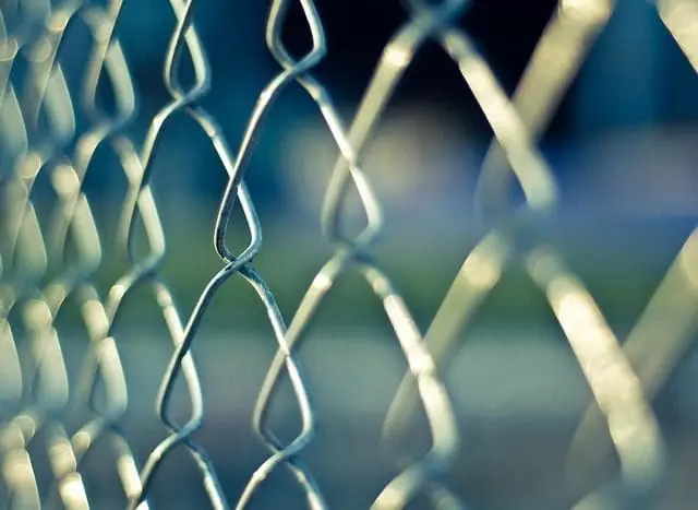 chainlink-690503_1280-iloveimg-cropped-iloveimg-resized