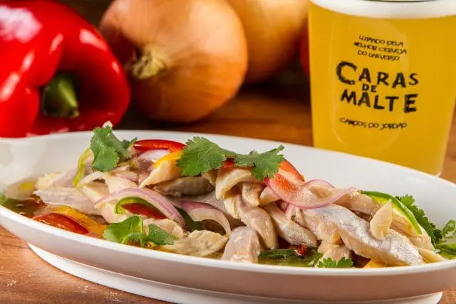 Ceviche de Truta na cerveja Caras de Malte do restaurante Cantinho da Serra (Crédito: Kadu Schiavo/divulgação)