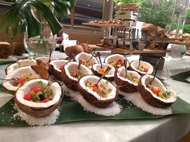 O restaurante e o café do hotel são abertos para não hospedes durante a semana com comida brasileira