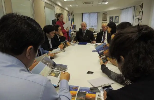 O encontro entre as lideranças do Rio de Janeiro e a delegação chinesa (Foto: divulgação)