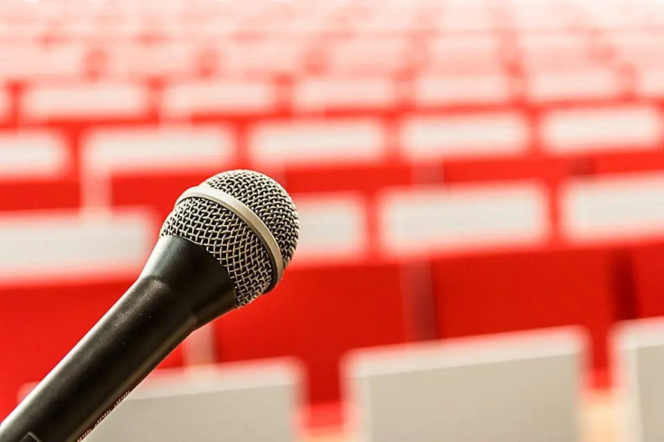 microphone-2775447_960_720
