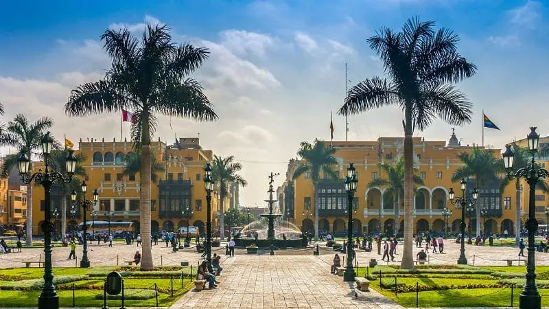 Peru-capital-city-Lima-Colonial-1600x900