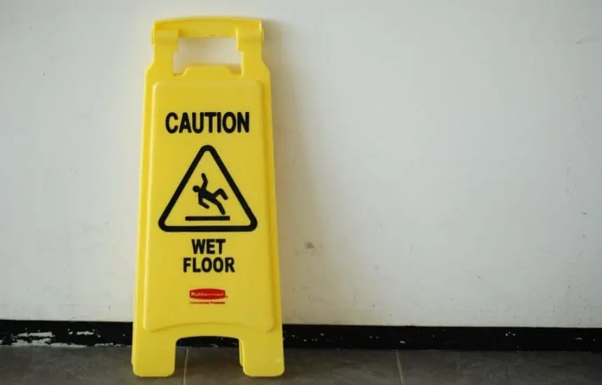 caurtion wet floor