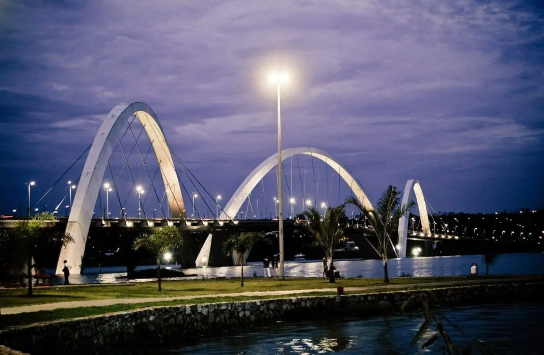 third-bridge-1127635_1920