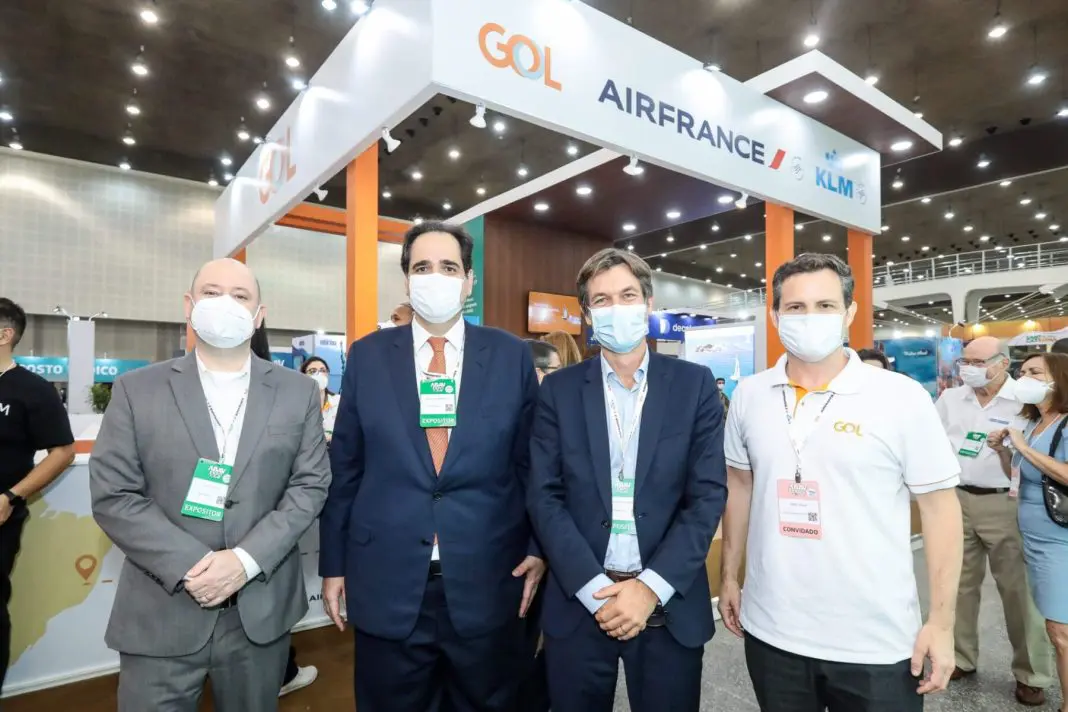 Estande da Gol, Air France e KLM Fabio Lessa(Gerente de Vendas), Eduardo Bernardes(Vice Pres Comercial), Manoel Flahaut(Diretor geral da america do sul KLM)Renzo Mello(Diretor Com da Gol) (1) (1)
