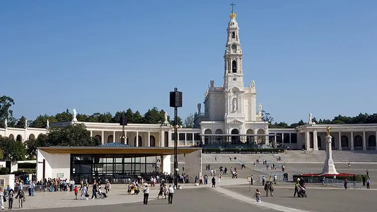 fatima_portugal_capelinha_aparicoes_santuario_fatima_turismodocentro