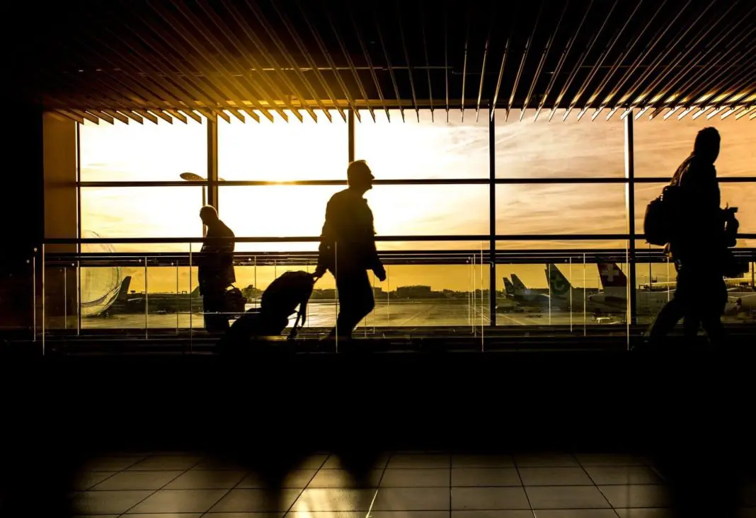 airport-g8c976ee99_1920