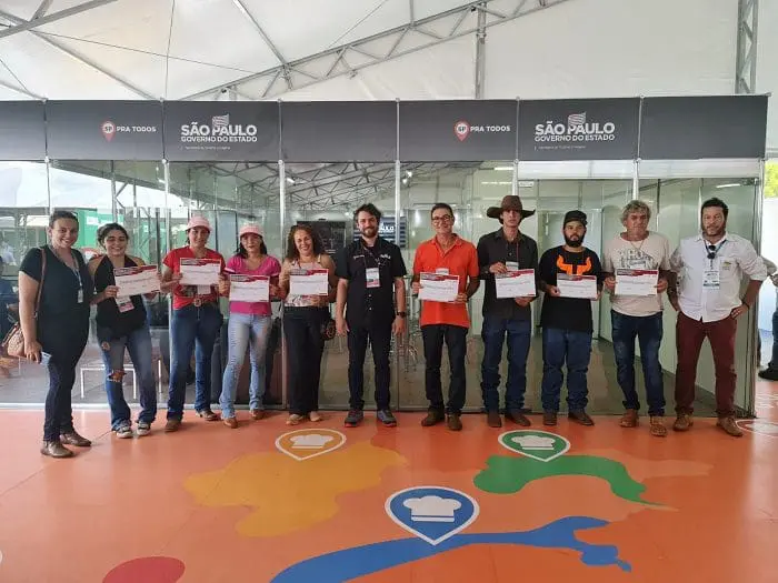 Grupo que participou do treinamento pesquisadores certificados pelo CIET