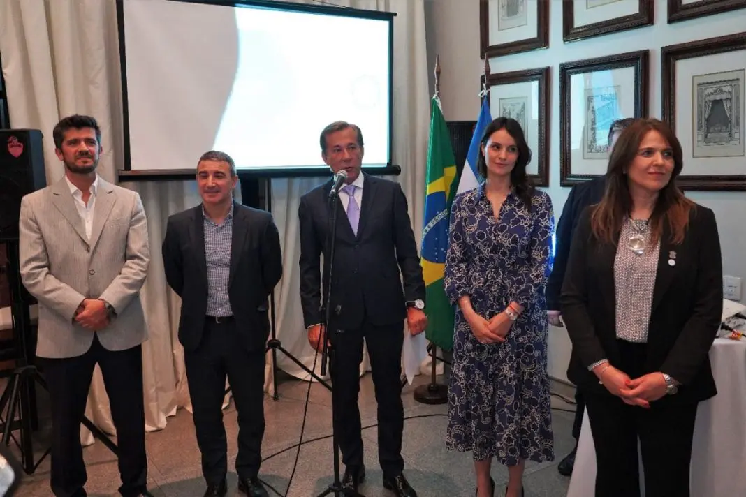 Sebastián Giobellina (Presidente do Turismo em Tucumán), Fabian Lombardo (diretor comercial da Aerolíneas Argentinas), Luis María Kreckler (Cônsul Geral da República Argentina), Manuela Arancibia (Presidenta de INPROTUR Salta), Silvina Bello (Secretaria de turismo de Ushuaia)