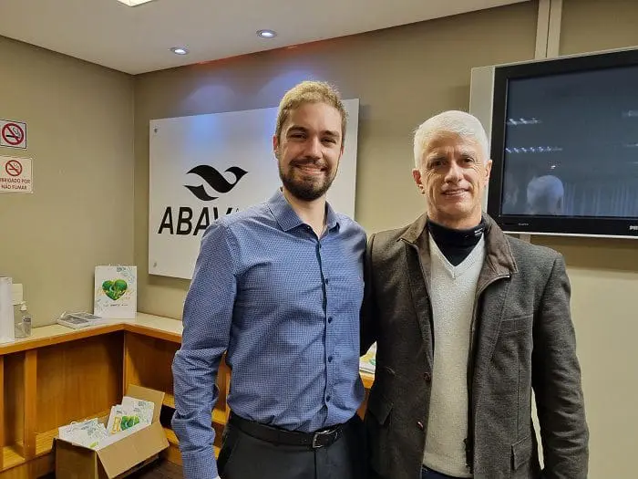 Carlos Eduardo Arnt e João Alceu Rigon Filho na capacitação sobre Tibagi (PR) na ABAV-PR.