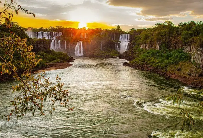 As Cataratas do Igaçu, no Paraná, dividem a lista das principais atrações mundiais do TripAdvisor com o Coliseu e a Torre Eiffel, entre outros lugares.