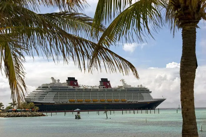 Disney Fantasy, da Disney Cruise Line, visitará a ilha privativa da Disney, a Castaway Cay.