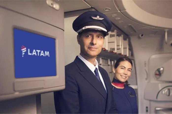 piloto_comissaria_latam_divulgacao A LATAM Brasil contratou cerca de 1.800 pessoas para tender à demanda da alta temporada de julho de 2022 e criou um processo seletivo com o objetivo de ser mais inclusivo.