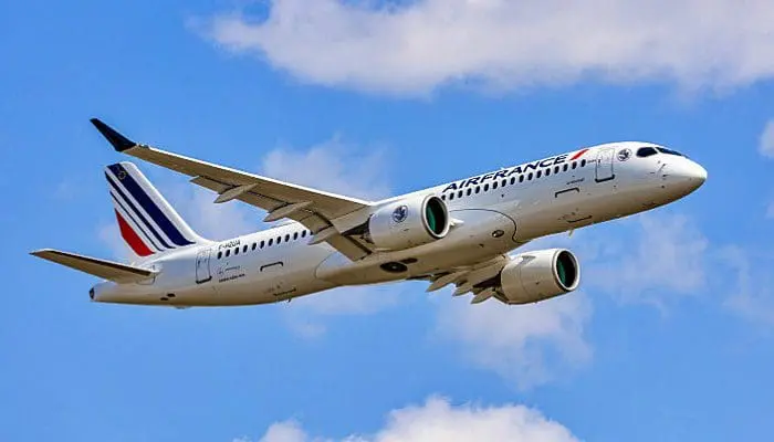 Avião Airbus A-220-300 da Air France decolando (foto: Divulgação)