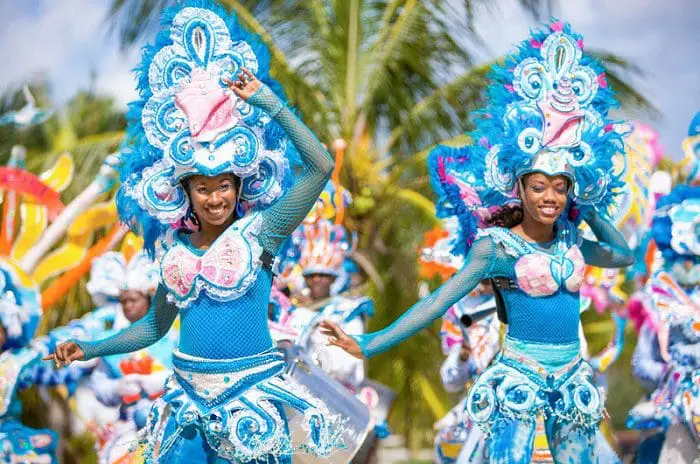 Bahamas preparou uma programação cultural completa para julho, e dentre as atrações, está o Junkanoo Summer Festival, o maior evento cultural das Bahamas.