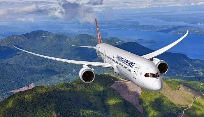 Avião da Turkish Airlines voando (foto: Divulgação)