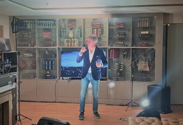 Cantor Fernando Pereira realiza show em sp