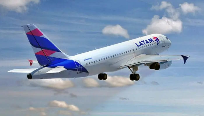 Decolagem de avião Airbus A-320 da LATAM ( foto: Divulgação)