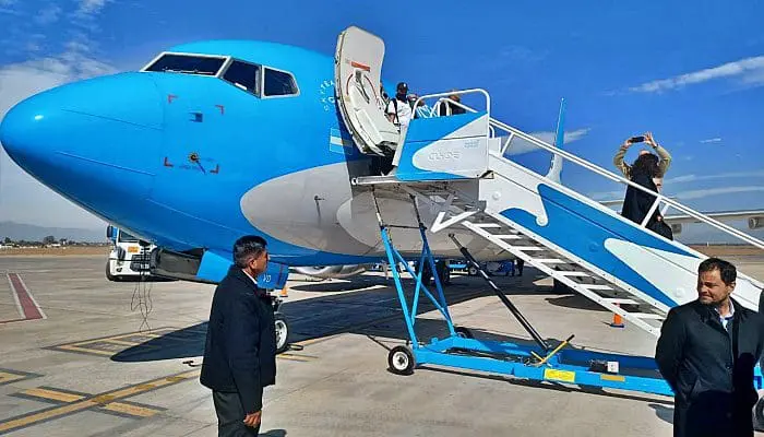 Desembarque do Boeing 737 da Aerolineas Argentinas que fez o voo inaugural entre São Paulo e Salta (foto: Diário do Turismo - Paulo Atzingen)