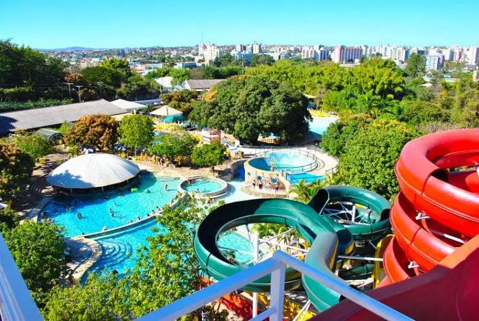 O diRoma Acqua Park, do Grupo diRoma, foi inaugurado em 1998, passou por reformas em 2010, e possui a maior piscina de ondas da cidade de Caldas Novas (GO).