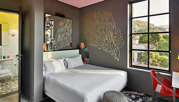 Um dos apartamentos do Hotel Mama Shelter Rio de Janeiro (foto: Divulgação)