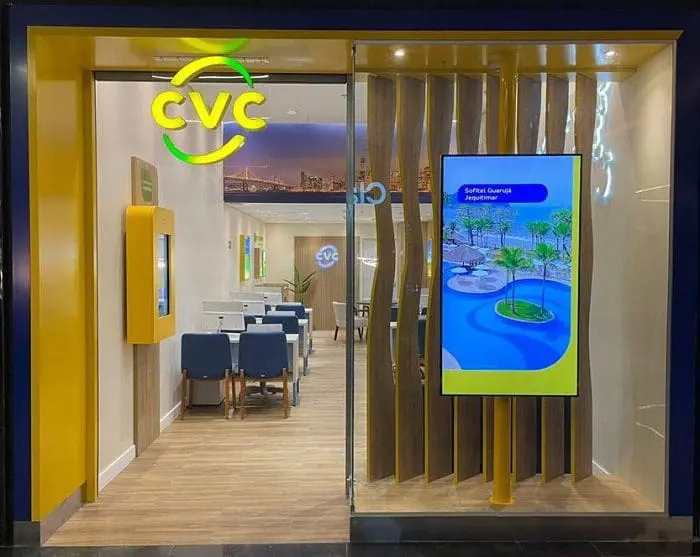 nova_loja_cvc_brasilia_shopping A fachada da nova loja CVC no Brasília Shopping, em Brasília-DF, tem as novidades do novo conceito da marca.