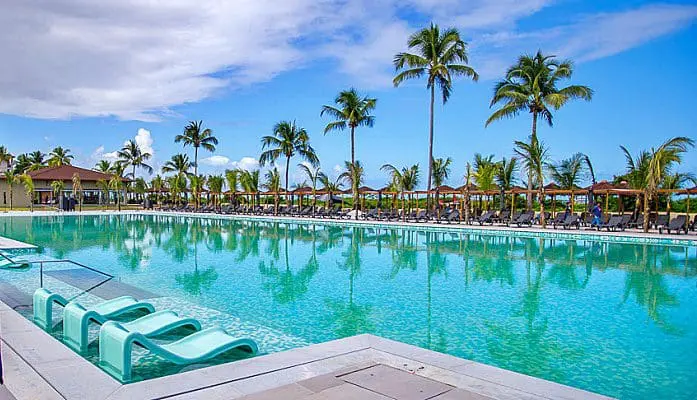 Piscina do resort Vila Galé Alagoas, na cidade de Barra de Santo Antônio (foto: divulgação)