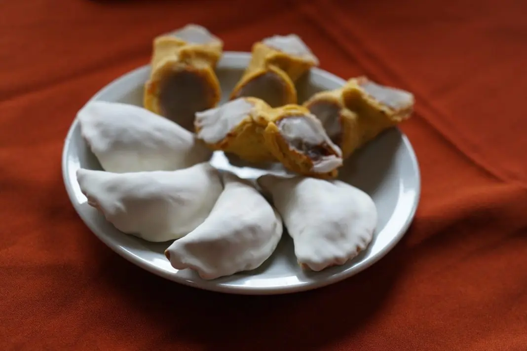 Gaznates recheado de doce de leite e empanaditas de doce de cayote da Confiteria parador El Alfarcito