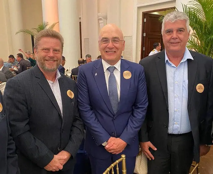 Os presidentes Paulo Michel (ABIH-RJ), Antonio Queiroz (Fecomércio RJ) e Alfredo Lopes (HotéisRIO), junto com demais autoridades do trade turístico, se reuniram em evento no Dia Mundial do Turismo no Copacabana Palace.