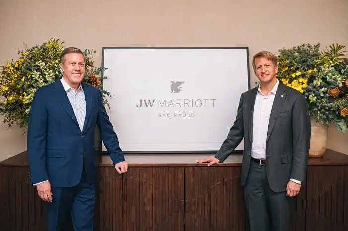 Craig S Smith (presidente do Grupo e diretor administrativo da divisão Marriott International), e David Marriott (presidente do Conselho da Marriott International), na festa de abertura do JW Marriott Hotel São Paulo