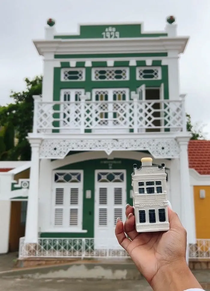 unnamed - 2022-10-07T143438.459 A KLM lançou a 103ª miniatura, em comemoração ao seu aniversário. Desta vez, a casa é inspirada na Casa Ecury, em Aruba.