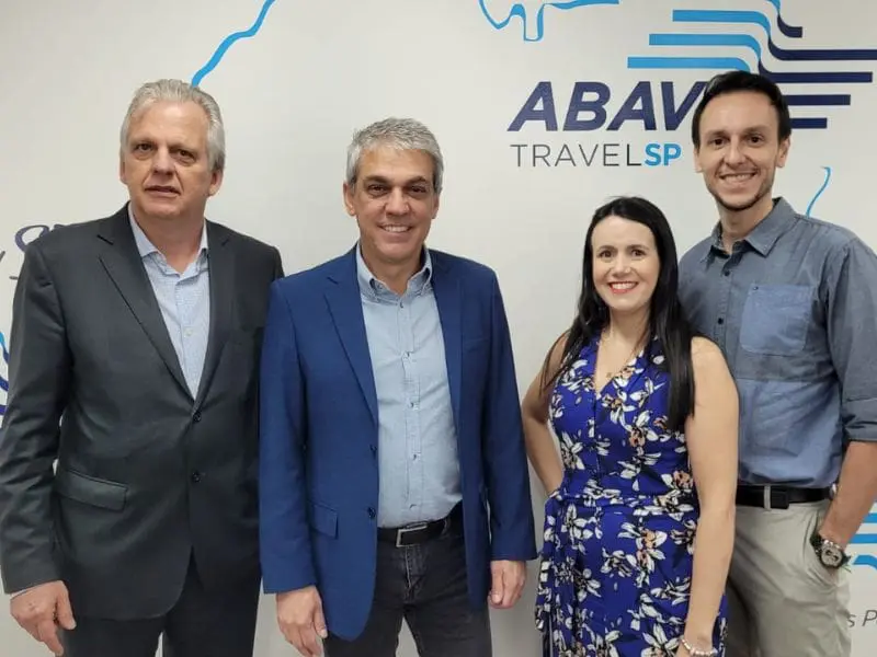 Edmar Bull, vice-presidente de Relações Institucionais; Fernando Santos, presidente; Juliana Assumpção, diretora de Negócios; e Bruno Waltrick, vice-presidente Financeiro (Crédito Divulgação) Edmar Bull, vice-presidente de Relações Institucionais; Fernando Santos, presidente; Juliana Assumpção, diretora de Negócios; e Bruno Waltrick, vice-presidente Financeiro (Crédito Divulgação)