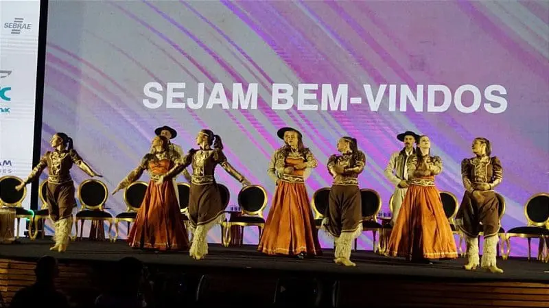 A abertura da Festuris 2022 contou com apresentação da Academia de Danças Ana Terra. Essa edição trouxe o tema 