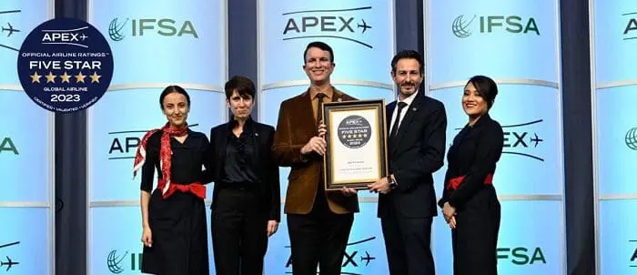 Representantes da Air France recebem a certificação cia 5 estrelas da APEX. É a primeira vez que a Air France é certificada com 5 estrelas pela APEX.